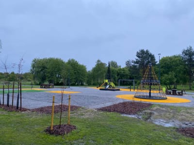 De lekredskap som brann i Olav lekpark i Smedsby i Korsholm i mitten av maj är nu helt bortstädade.