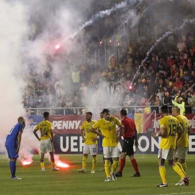 Bengaler kastas in i matchen mellan Rumänien och Finland.