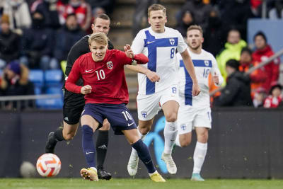 Martin Ødegaard och Robin Lod i landskamp.