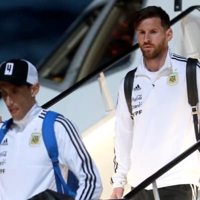Lionel Messi och Argentina landar i Moskva.
