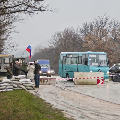 Vägspärr på vägen mellan Simferopol och Sevastopol