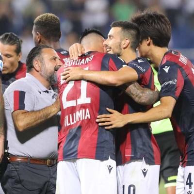 Bologna FC firar ett mål.