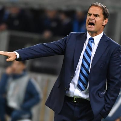 Frank de Boer gestikulerar.