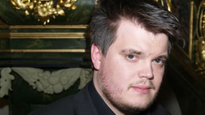 Thomas Enroth är producent och kapellmästare från Jakobstad.