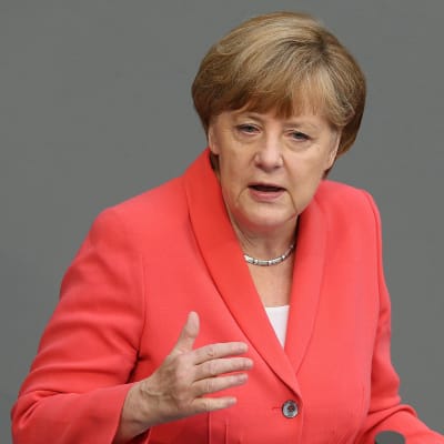 Tysklands förbundskansler Angela Merkel inledde debatten om det tredje nödlånet till Grekland i parlamentet på förmiddagen 17 juli.