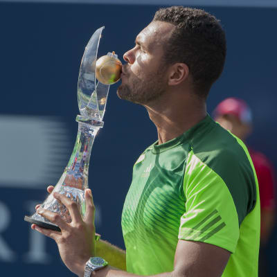 Tsonga kysser pokalen i ATP-Masters i Toronto 2014