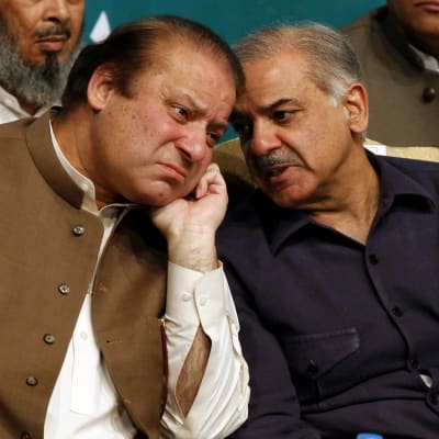 Pakistans avsatte premiärminister Nawaz Sharif med sin bror Shahbaz Sharif