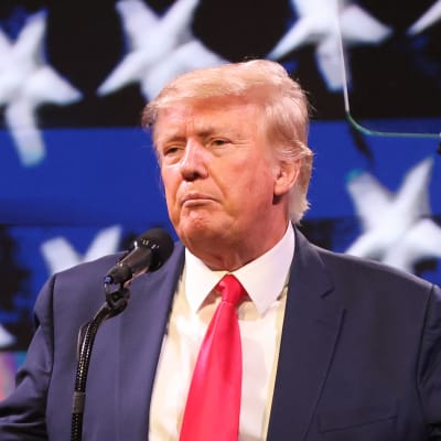 Donald Trump talar.
