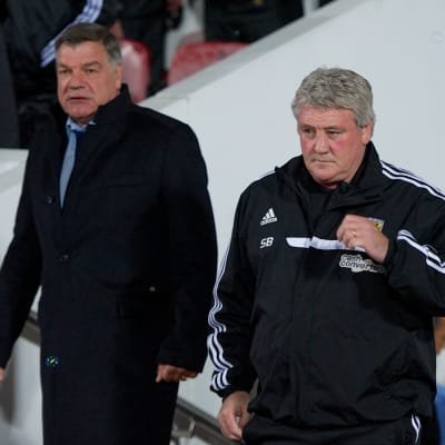 Engelska fotbollsförbundets val uppges ha fallit på Sam Allardyce till vänster. Konkurrenten Steve Bruce till höger.