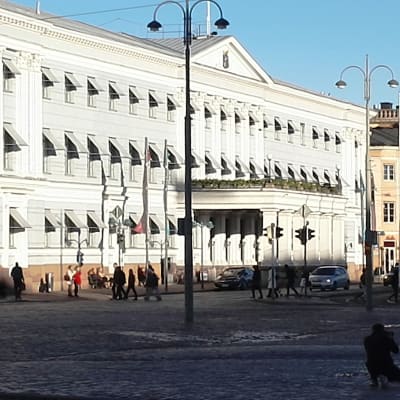 stadshuset och svenska ambassadenpå salutorget i helsingfors