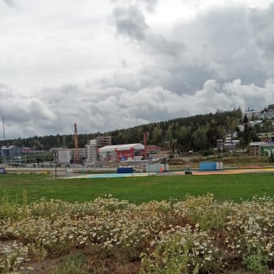 Tampereen Santalahden tapahtumapuistoa elokuussa 2019 Näsijärven suunnasta nähtynä.