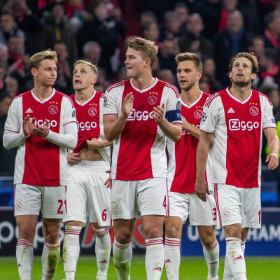 Spelarna i Ajax firar i matchen mot Juventus.