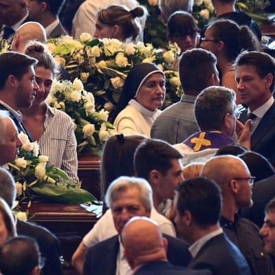 Bild från den statliga begravningen för brokollapsen i Genua i augusti 2018.