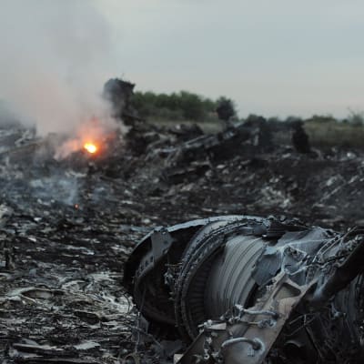 Vraket efter flygkraschen i Hrabove. Malaysian Airlines plan var på väg från Amsterdam till Kuala Lumpur.