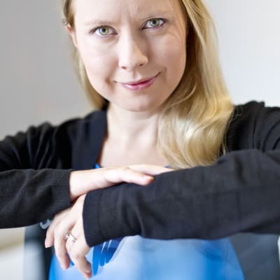 Elina Lappalaisen uusi tietokirja on nimeltään Pelin valtakunta