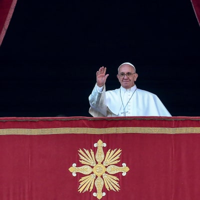 Påven Franciskus håller sitt traditionella tal Urbi et Orbi på juldagen 2015.