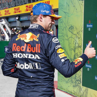 Max Verstappen och Lewis Hamilton efter kvalet.