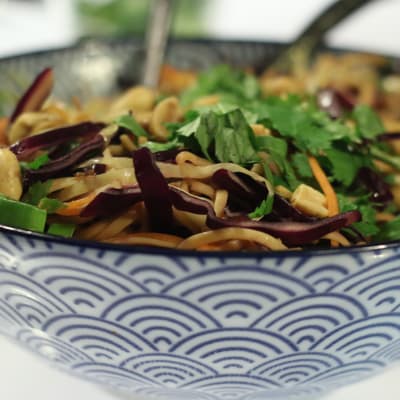 Kikärtsnudelsallad