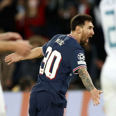 Lionel Messi firar mål.