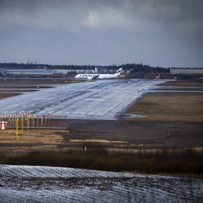 Finnairplan landar