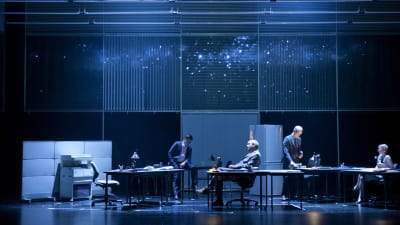 Foto från Juha Jokelas pjäs Sumu på Finlands nationalteater.