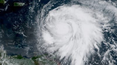 Orkanen Maria har uppgraderats till en femma, den högsta kategorin på orkanskalan