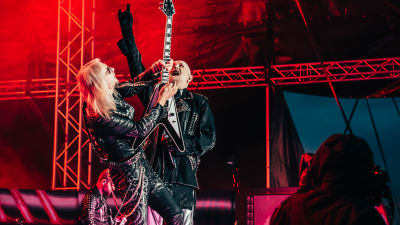 Richie Faulkner och Rob Halford i Judas Priest poserar