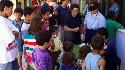 Flyktingar - de flesta kurder -  anländer till  Isola Capo Rizzuto 1998.