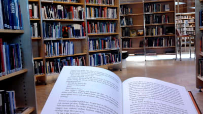 Läsning på biblioteket