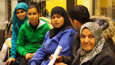 Syrisk familj som efter flera veckor i Murmansk fick åka in i Finland