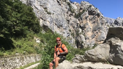 Borgåbon Björn Roos på tavgång i berg i Europa