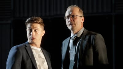 Kari Ketonen och Timo Tuominen i Sumu på Finlands nationalteater.