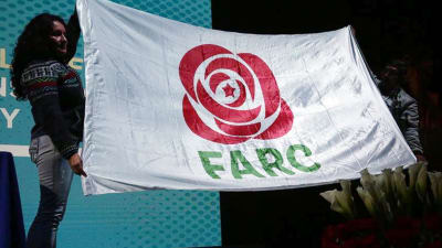 Flagga för Farc som blir politiskt parti.