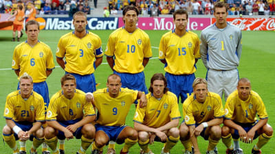 Så här såg Sveriges landslag ut senast de gick vidare från ett gruppspel i EM, 2004.
