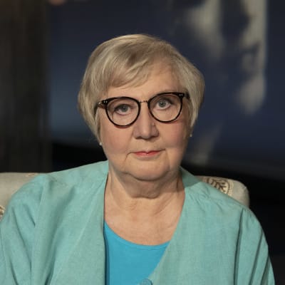 Kirjailija Anneli Kanto Flinkkilä & Kellomäen haastattelussa Mediapoliksen studiolla Tampereella.