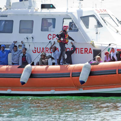 Många immigranter tar sig först till ön Lampedusa. Bild från juli.