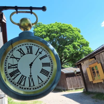 Kellontekijän tunnus Luostarinmäellä Turussa