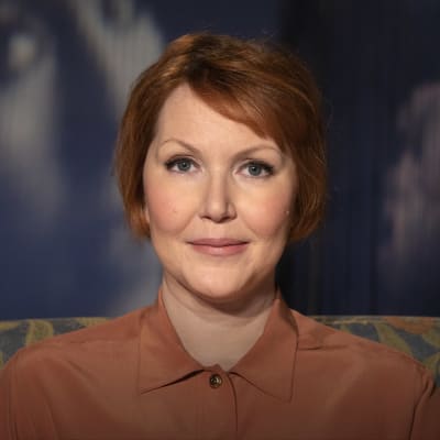 Säveltäjä, muusikko Astrid Swan Mediapoliksen studiolla Tampereella Flinkkilä & Kellomäki -ohjelman kuvauksissa.