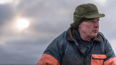 Fiskaren Ulf Granqvist ute på isen 2015