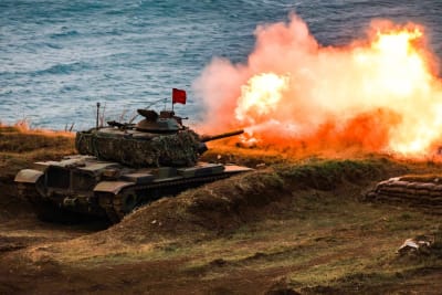 En taiwanesisk stridsvagn deltar i militärövningar inför en befarad kinesisk invasion 