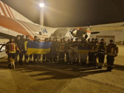 Ett sök- och räddningsteam från Ukraina på väg till Turkiet efter  jordbävningen i Turkiet och Syrien 6.2.2023.