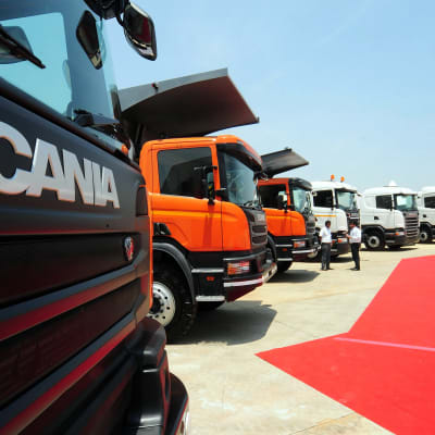 Scanias lastbilar vid fabrik i Indien. 