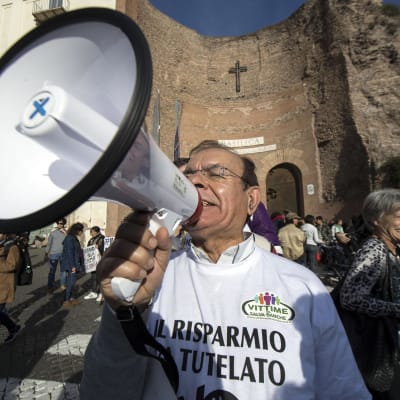 Demonstration i Rom inför folkomröstning om Italiens grundlag.