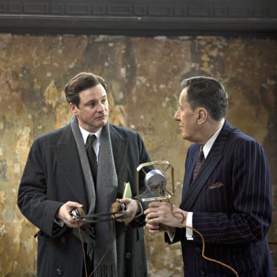 Colin Firth ja Geoffrey Rush elokuvassa Kuninkaan puhe