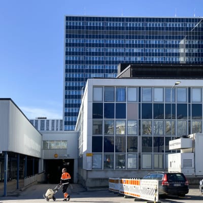 Byggnader vid Mejlans sjukhus i Helsingfors.