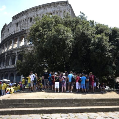 Colosseum on Rooman suosituimpia nähtävyyksiä. 