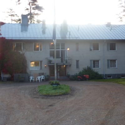 Ett hus i Leksvall som är servicehemmet Attendo Rosinne.