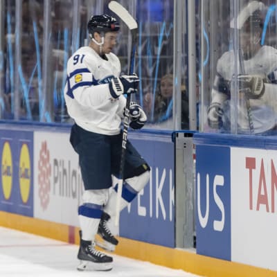 Juho Lammikko åker ut i utvisningsbåset i VM 2023.