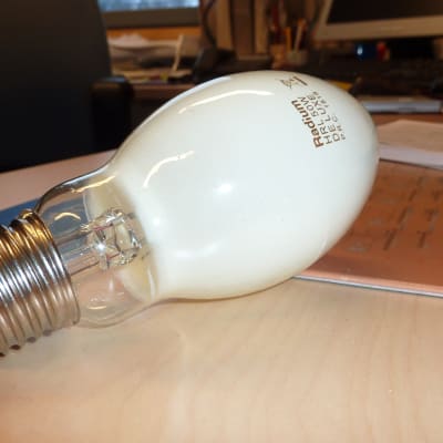 EU direktiv förbjuder försäljningen av kvicksilverlampor år 2015.