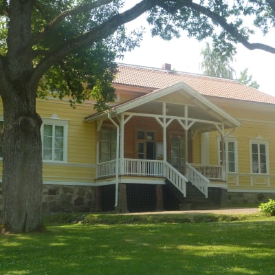 huvudbyggnaden vid lojo museum